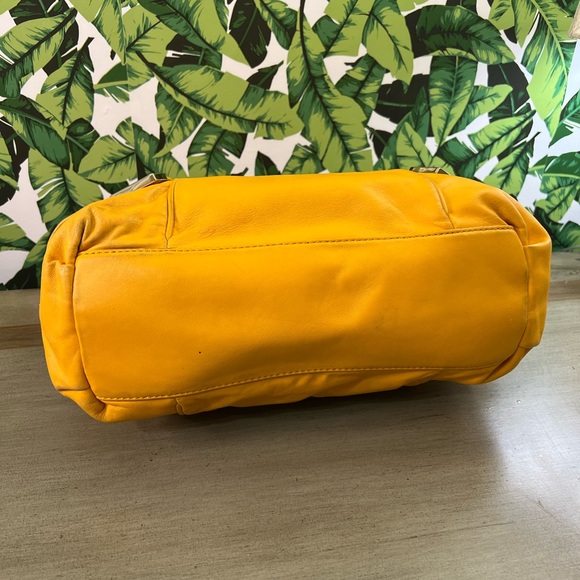 MICHAEL KORS YELLOW BEVERLY LARGE LEATHER - Picture 8 of 13